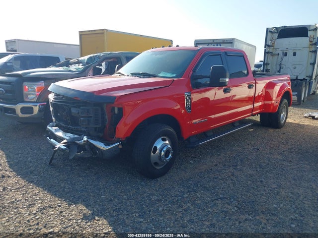 43259195 :رقم المزاد ، 1FT8W3CT2JEB61561 vin ، 2018 Ford F-350 Xlt مزاد بيع