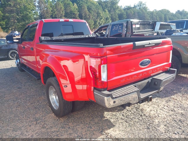 43259195 :رقم المزاد ، 1FT8W3CT2JEB61561 vin ، 2018 Ford F-350 Xlt مزاد بيع