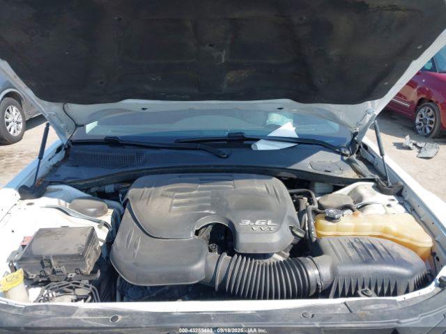 2015 CHRYSLER 300C 2C3CCAEG9FH837760 Photo 9