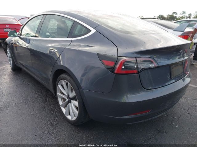 2018 TESLA MODEL 3 5YJ3E1EAXJF116282 Photo 2
