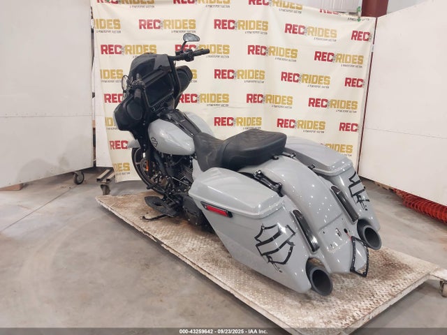 2024 HARLEY-DAVIDSON FLHX 1HD1KB713RB633617 Photo 2