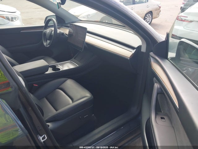 2023 TESLA MODEL Y 7SAYGDEF2PF864243 Photo 4
