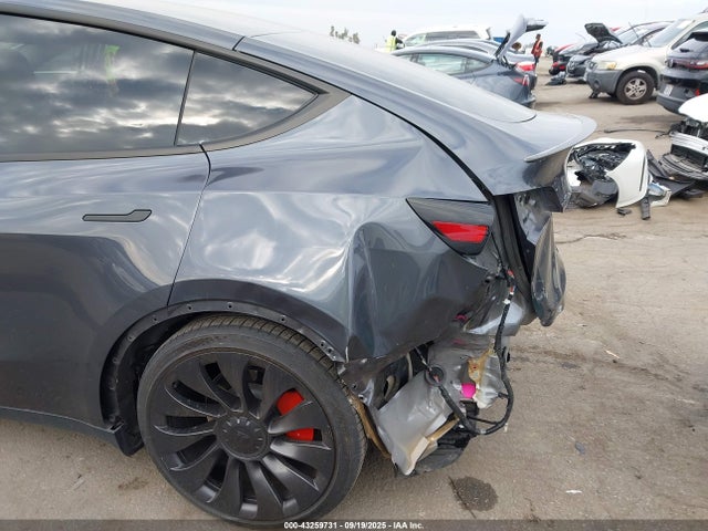 2023 TESLA MODEL Y 7SAYGDEF2PF864243 Photo 5