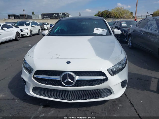 W1K3G4EB0LJ209186 Mercedes-Benz A 220