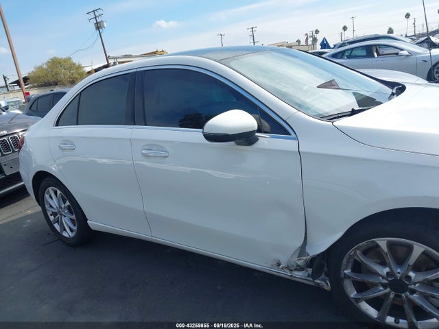 W1K3G4EB0LJ209186 Mercedes-Benz A 220