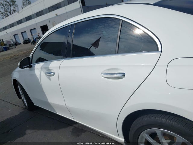 W1K3G4EB0LJ209186 Mercedes-Benz A 220