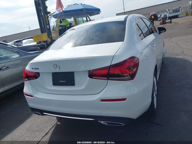 W1K3G4EB0LJ209186 Mercedes-Benz A 220