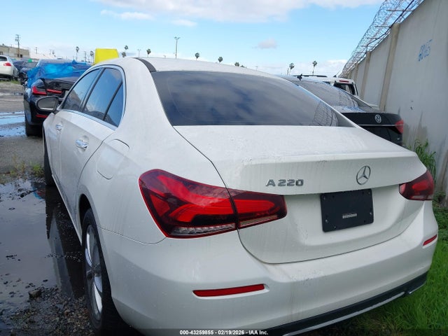 2020 MERCEDES-BENZ A 220 W1K3G4EB0LJ209186 Photo 2