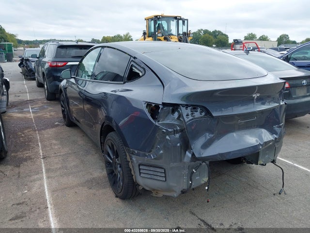 2021 TESLA MODEL Y 5YJYGAEE0MF299151 Photo 2