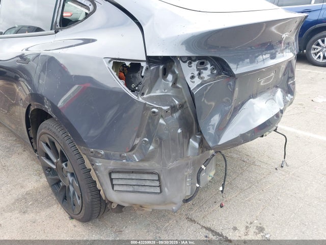 2021 TESLA MODEL Y 5YJYGAEE0MF299151 Photo 5