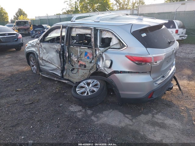 Toyota 2gr-fe 2015 5TDJKRFH7FS207572 Image 3