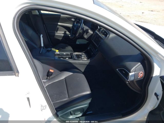 2018 JAGUAR XE SAJAR4FX7JCP35825 Photo 4