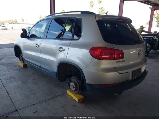 2016 VOLKSWAGEN TIGUAN WVGAV7AXXGW604569 Photo 2
