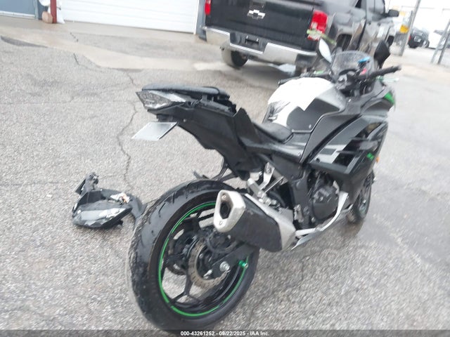 Kawasaki Ninja 300 2015 JKAEX8A19FDA24609 Image 4