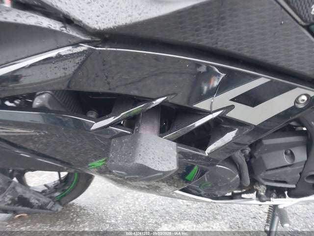 Kawasaki Ninja 300 2015 JKAEX8A19FDA24609 Image 9