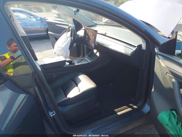 2023 TESLA MODEL Y 7SAYGDEE1PA119472 Photo 4