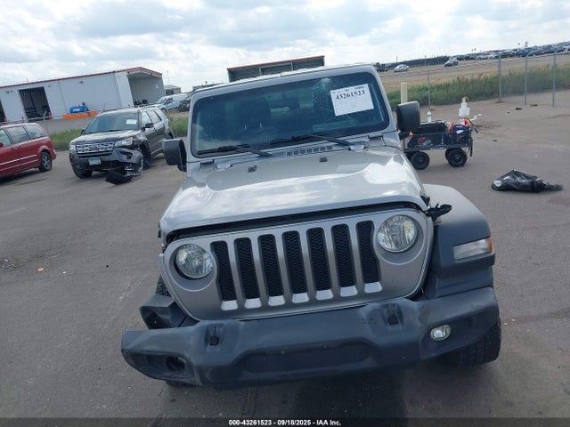1C4HJXDN9JW332791 Jeep Wrangler Unlimited Sport S 4x4