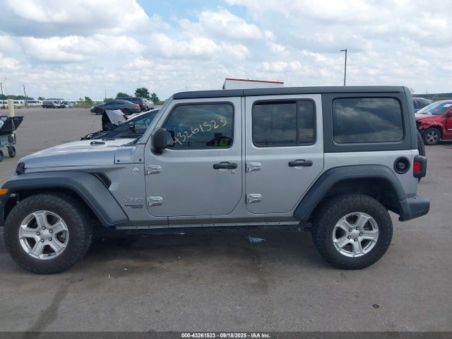 1C4HJXDN9JW332791 Jeep Wrangler Unlimited Sport S 4x4