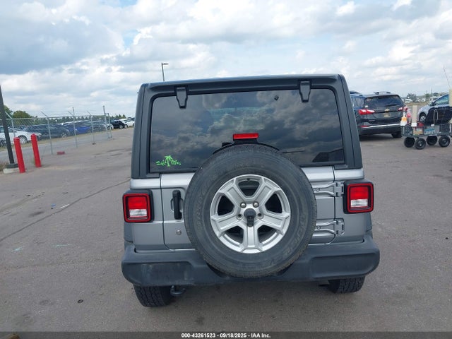 1C4HJXDN9JW332791 Jeep Wrangler Unlimited Sport S 4x4