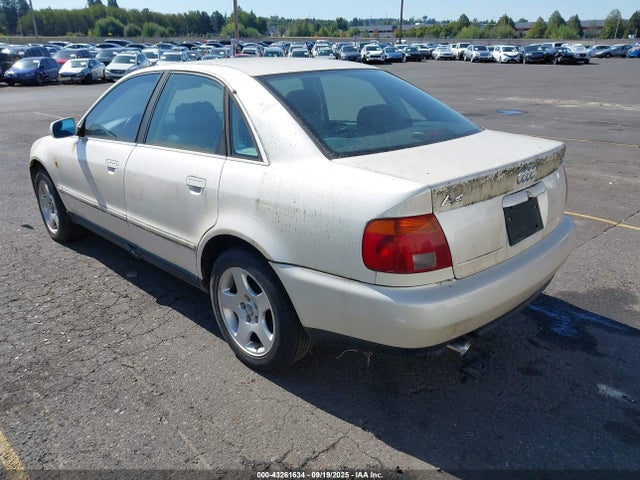 1998 AUDI A4 WAUED68D8WA004673 Photo 2
