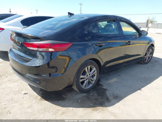 5NPD84LF8HH121018 Hyundai Elantra