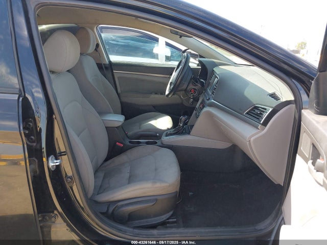 5NPD84LF8HH121018 Hyundai Elantra