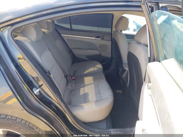 5NPD84LF8HH121018 Hyundai Elantra