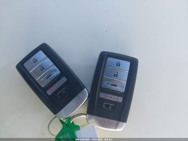 JH4KC1F30EC001905 Acura RLX