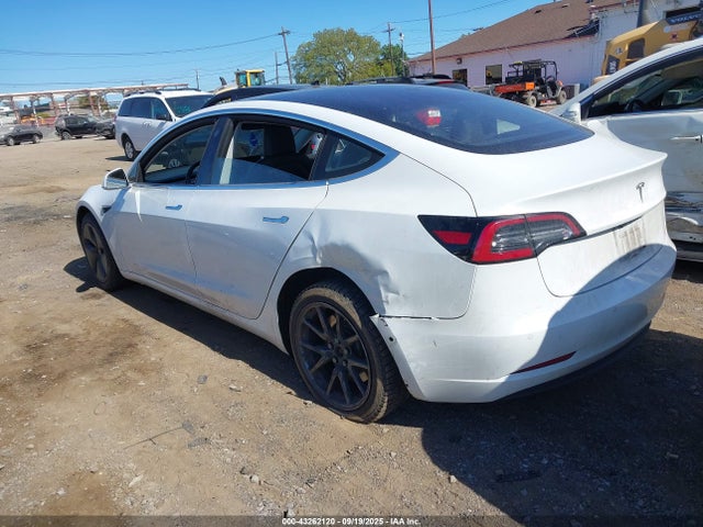 2018 TESLA MODEL 3 5YJ3E1EA6JF023243 Photo 2