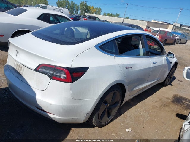 2018 TESLA MODEL 3 5YJ3E1EA6JF023243 Photo 3