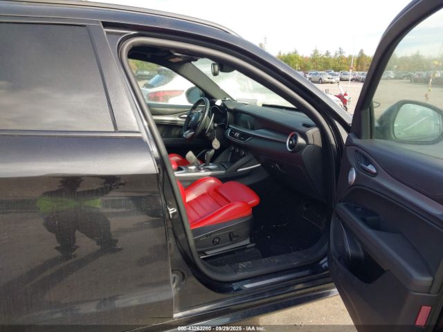 2022 ALFA ROMEO STELVIO ZASPAKBN0N7D25107 Photo 4