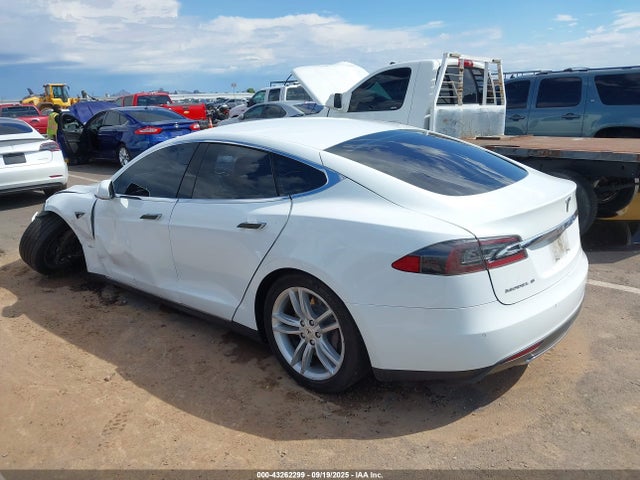 2014 TESLA MODEL S 5YJSA1H17EFP41604 Photo 2