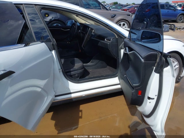 2014 TESLA MODEL S 5YJSA1H17EFP41604 Photo 4