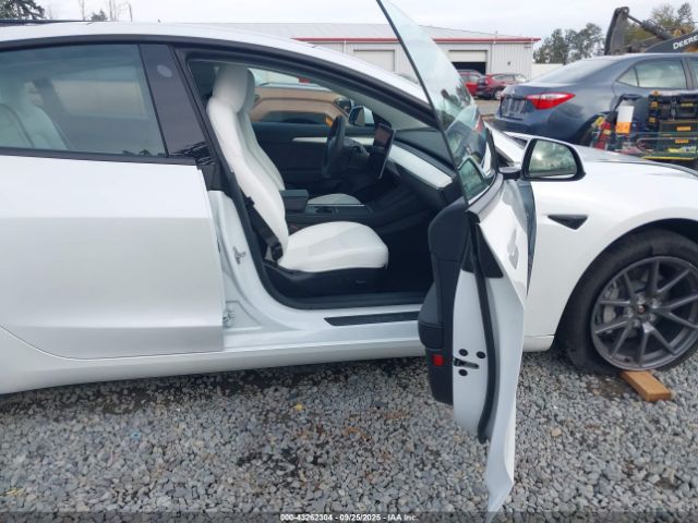 2022 TESLA MODEL 3 5YJ3E1EB5NF240703 Photo 4