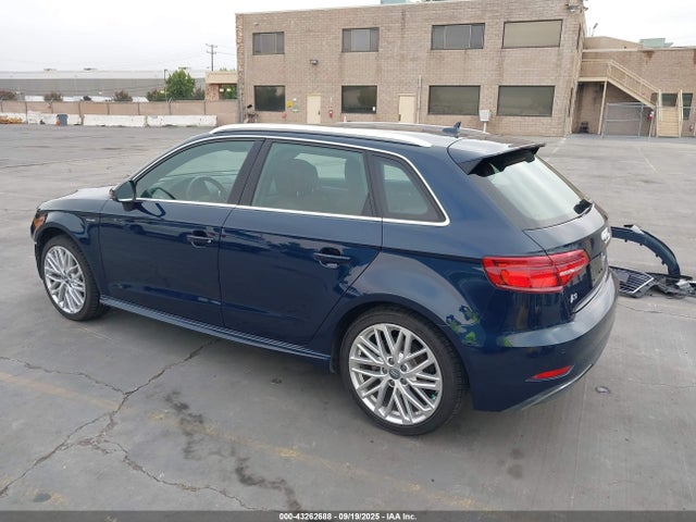 Audi 2018 2018 WAUTPBFF8JA104292 Image 3