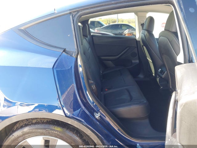 43262848 :رقم المزاد ، 5YJYGDEE3MF303713 vin ، 2021 Tesla Model Y Long Range Dual Motor All-wheel Drive مزاد بيع