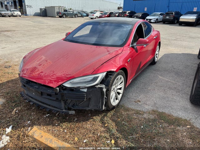 43262973 :رقم المزاد ، 5YJSA1E21GF156369 vin ، 2016 Tesla Model S مزاد بيع