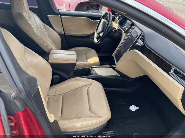 43262973 :رقم المزاد ، 5YJSA1E21GF156369 vin ، 2016 Tesla Model S مزاد بيع