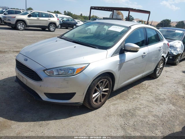 Ford Focus 2015 1FADP3F29FL305517 Image 2