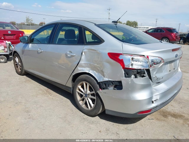 Ford Focus 2015 1FADP3F29FL305517 Image 3