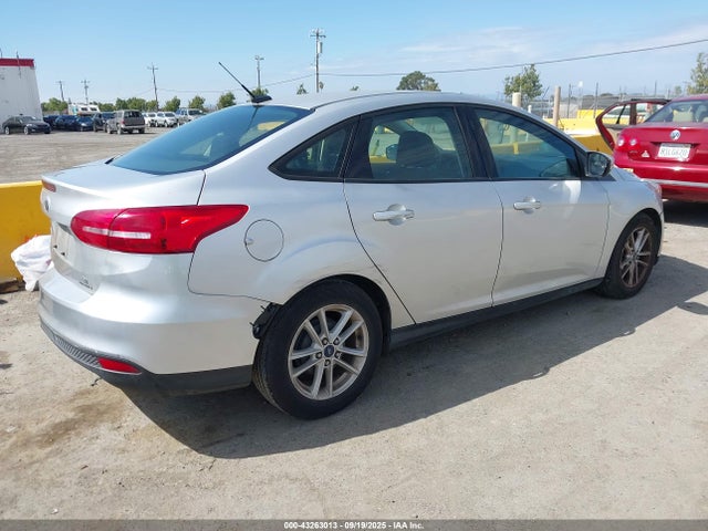 Ford Focus 2015 1FADP3F29FL305517 Image 4