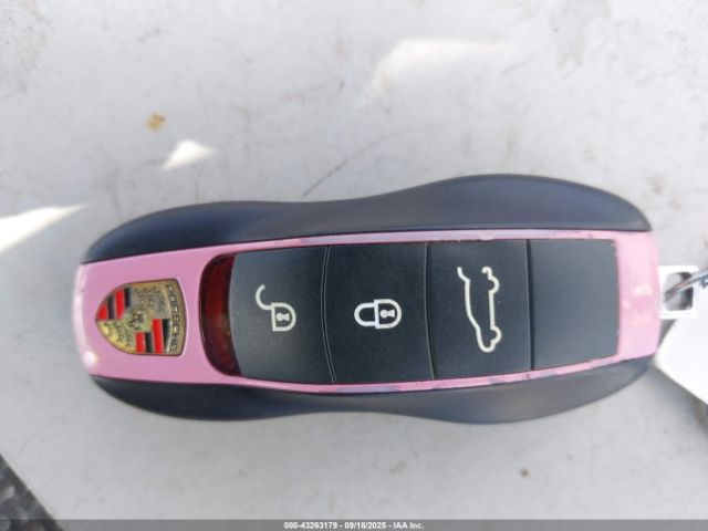 2017 PORSCHE MACAN WP1AA2A57HLB00905 Photo 10