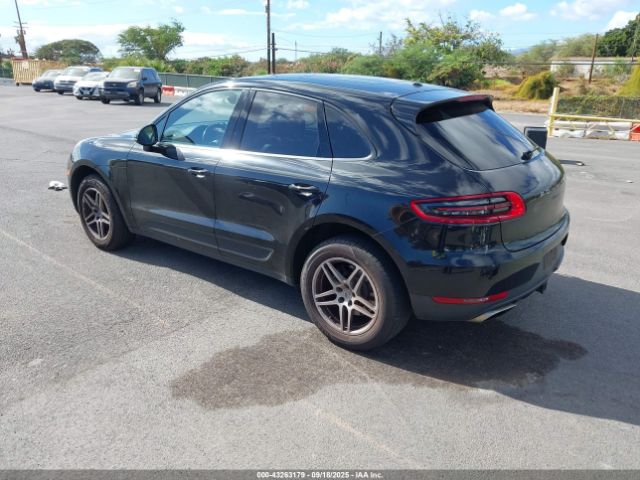 2017 PORSCHE MACAN WP1AA2A57HLB00905 Photo 2
