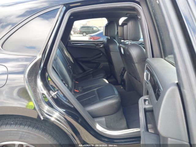 2017 PORSCHE MACAN WP1AA2A57HLB00905 Photo 7