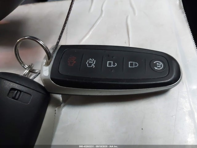2LMHJ5AT5GBL00597 Lincoln MKT