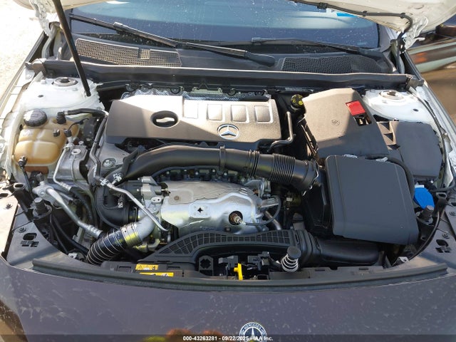WDD3G4EB3KW026916 Mercedes-Benz m260