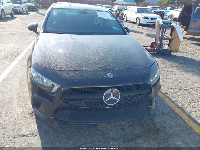 WDD3G4EB3KW026916 Mercedes-Benz m260