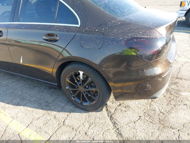 WDD3G4EB3KW026916 Mercedes-Benz m260