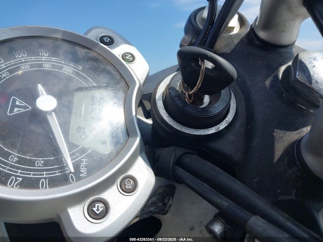 Triumph Motorcycle Street Twin 2017 SMTD31GN6HT791341 Image 11