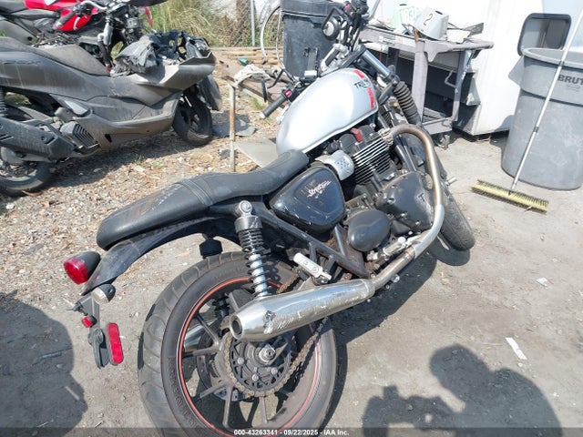 Triumph Motorcycle Street Twin 2017 SMTD31GN6HT791341 Image 13